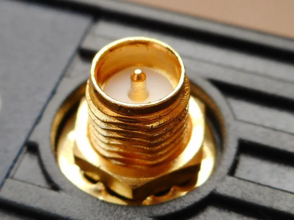 RP-SMA jack with external threads and a center pin