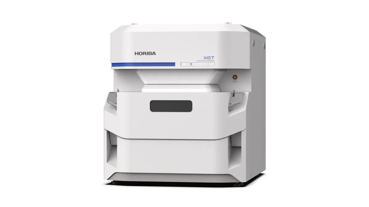 Micro-XRF analyzer with a closed measurement chamber