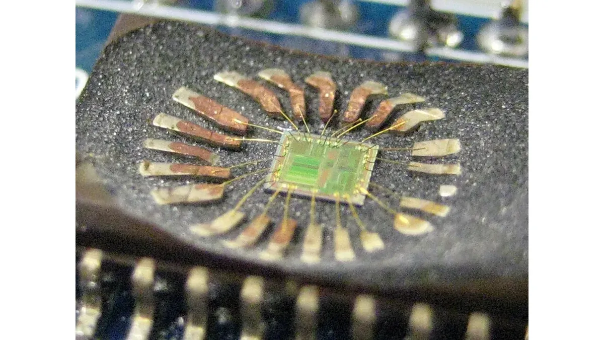 Decapsulated integrated circuit with exposed silicon die and bond wires