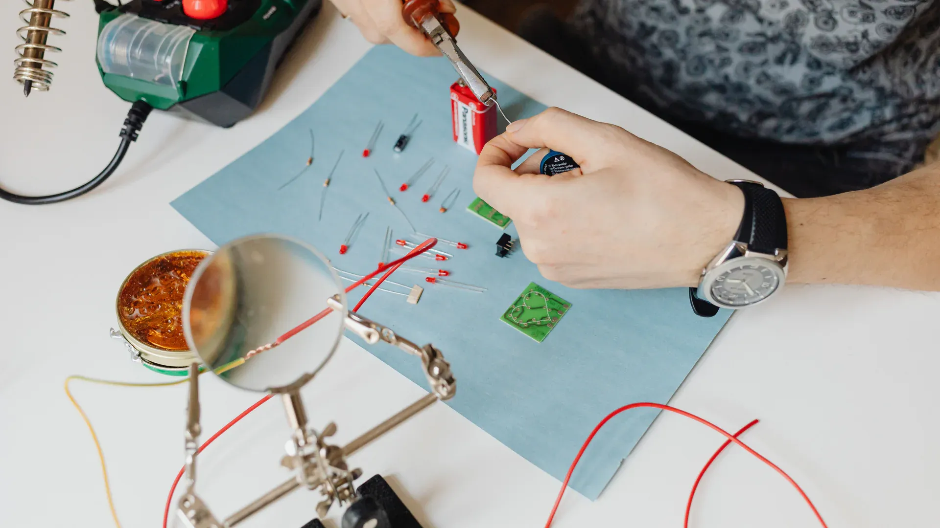 Electronic component leads inspected for oxidation and solderability