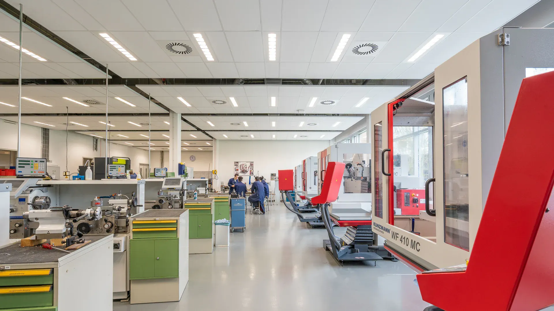 Electric motor and driver electronics prepared for current-waveform testing