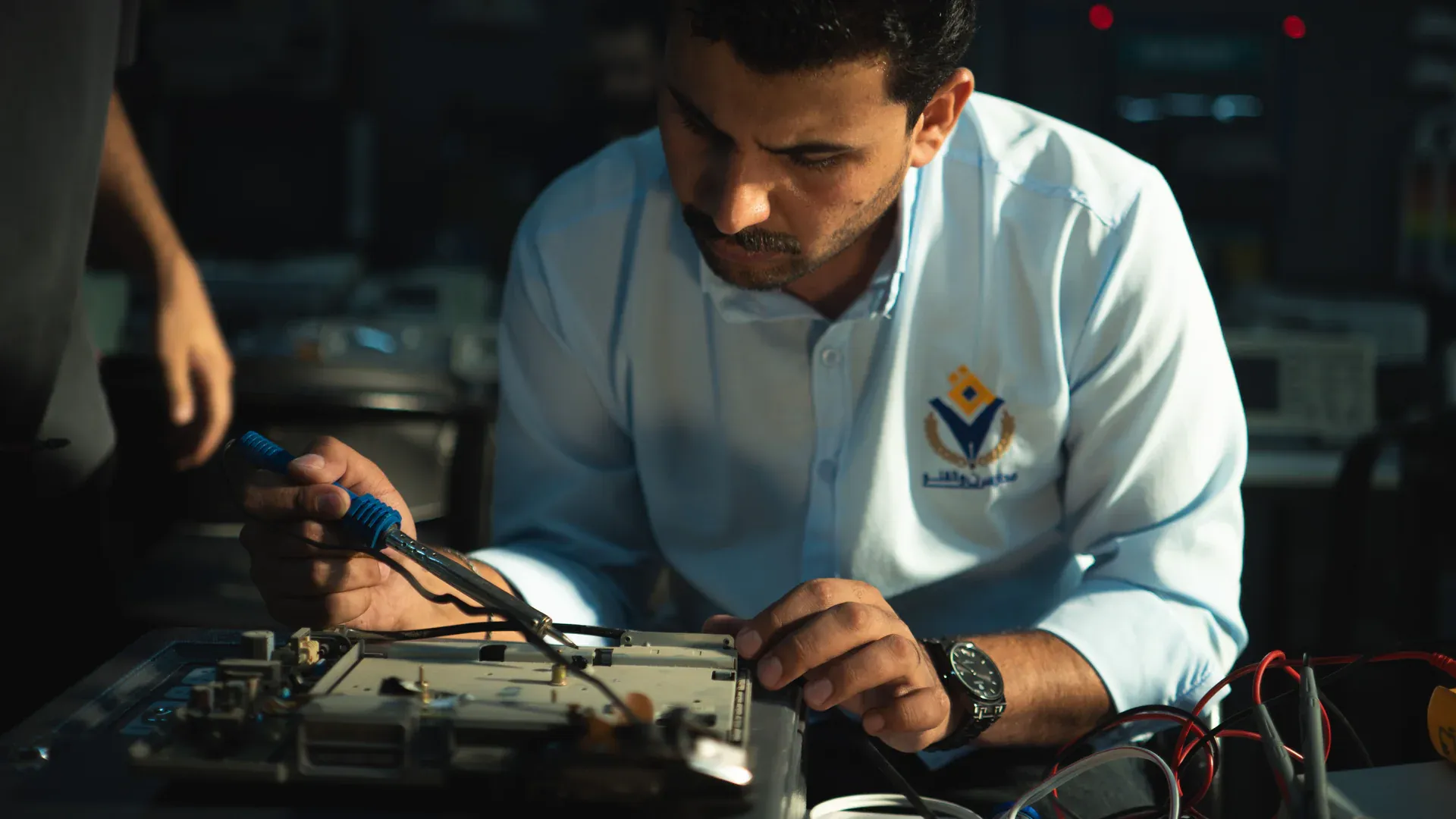 Resettable protection devices and test leads on an electronics bench