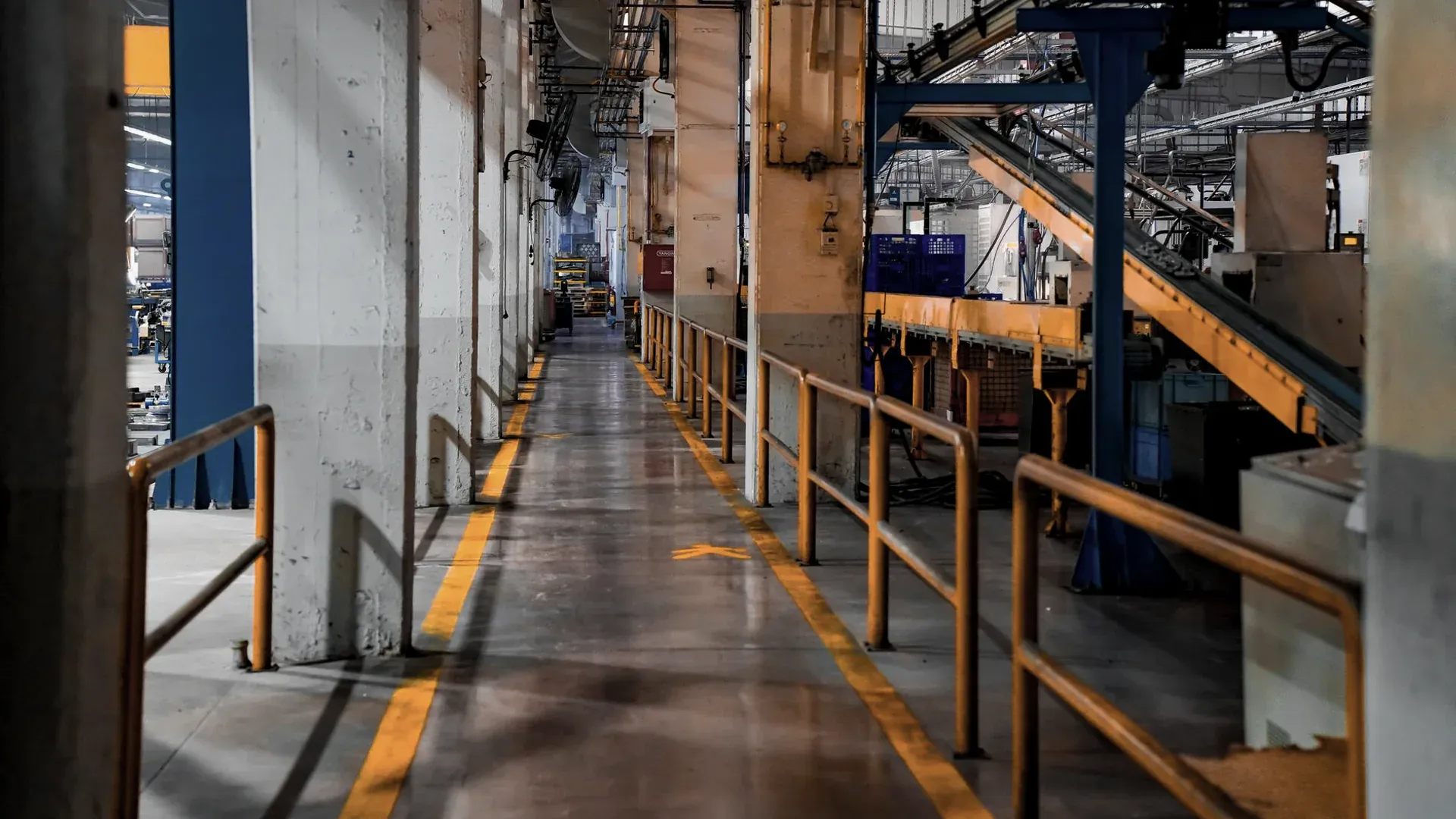 Industrial robot production line relying on long-life PLC, motor-control and fieldbus semiconductors