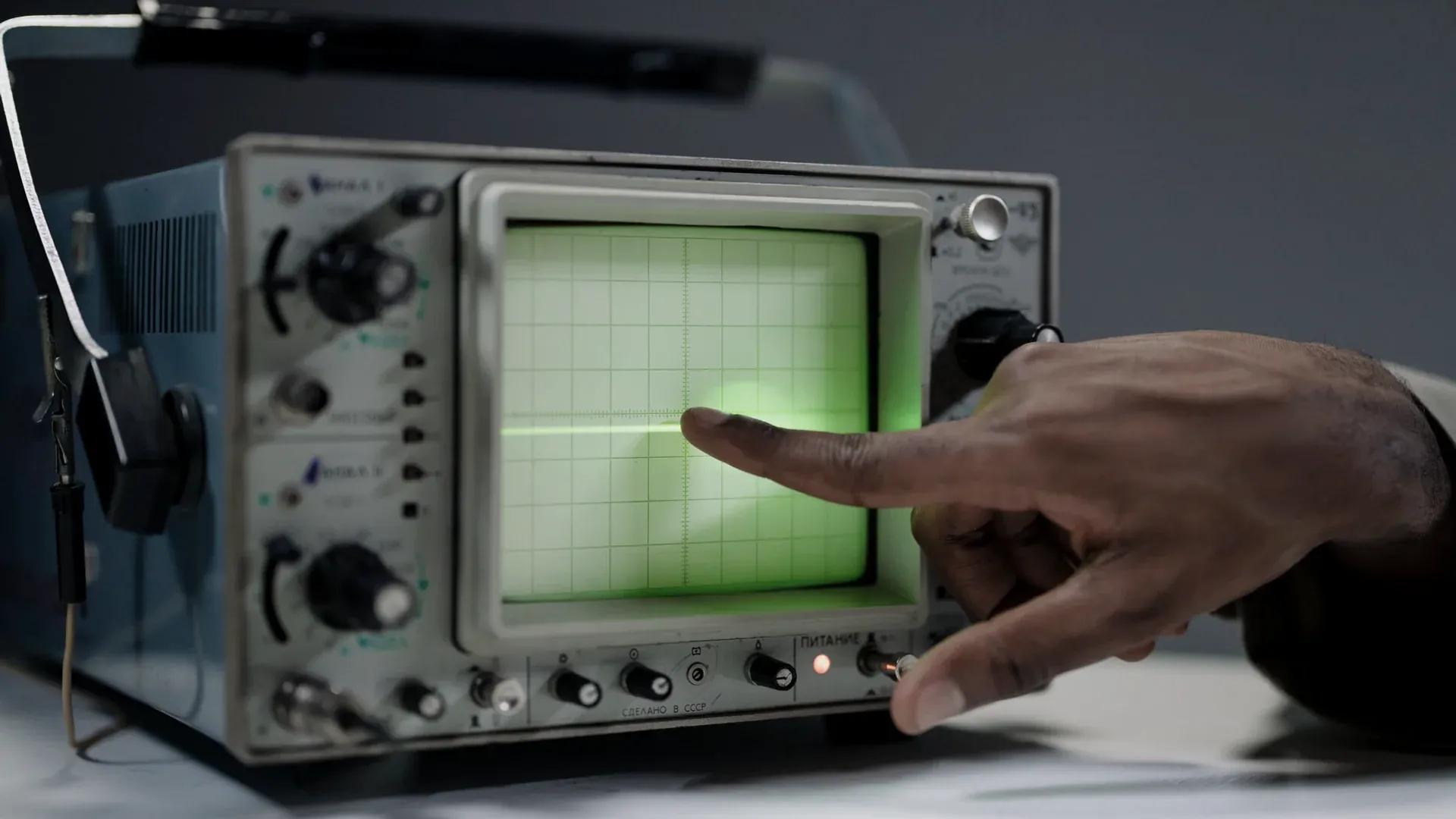 Oscilloscope waveform in an electronics laboratory used to validate precision timing components