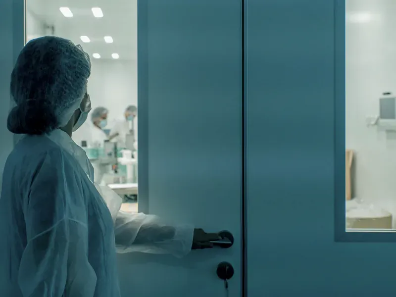 Controlled cleanroom wafer handling demonstrating qualified semiconductor logistics